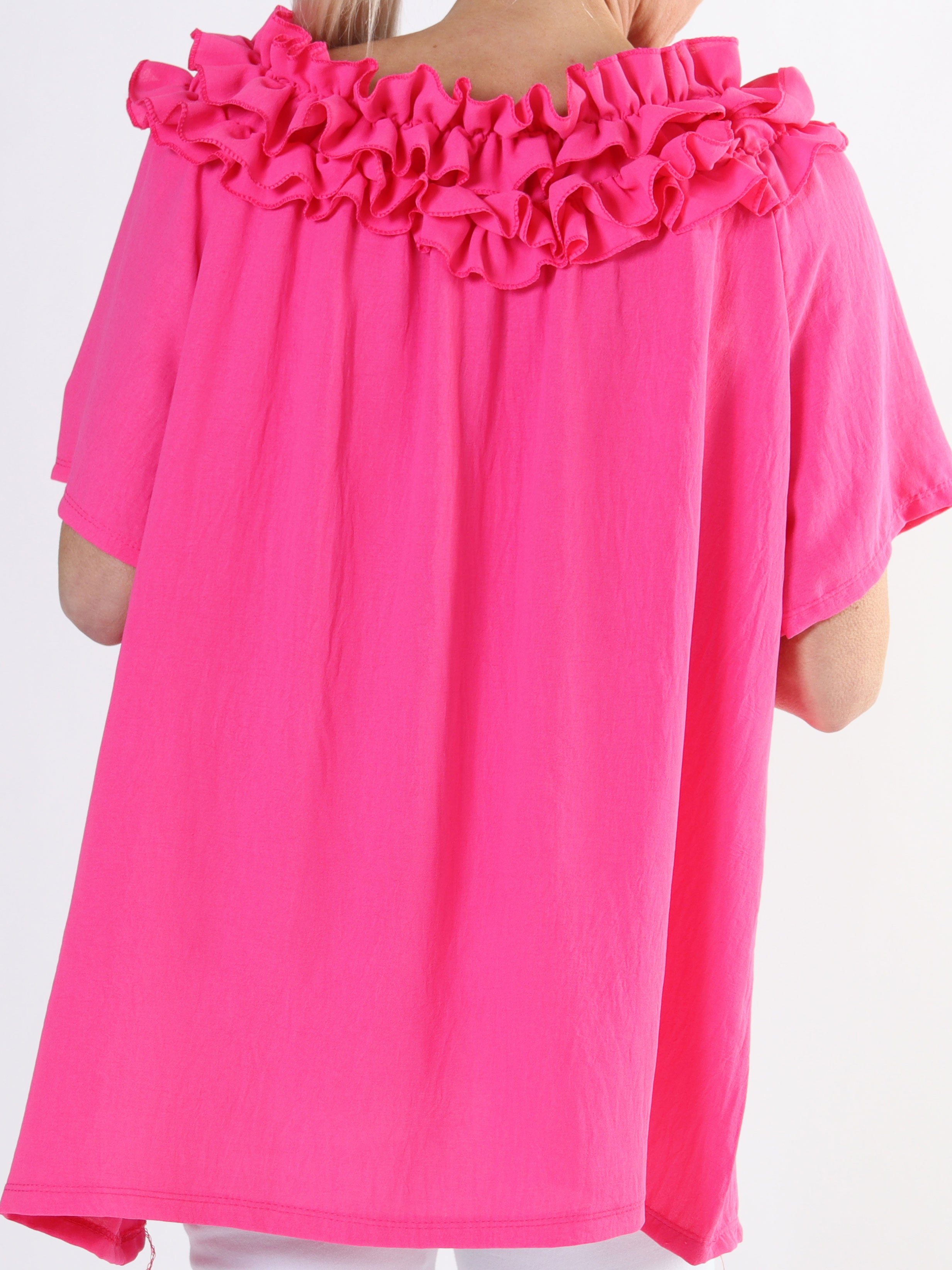 Chili Sleeveless - Plus size tunika med elastik og flæser i udskæringen